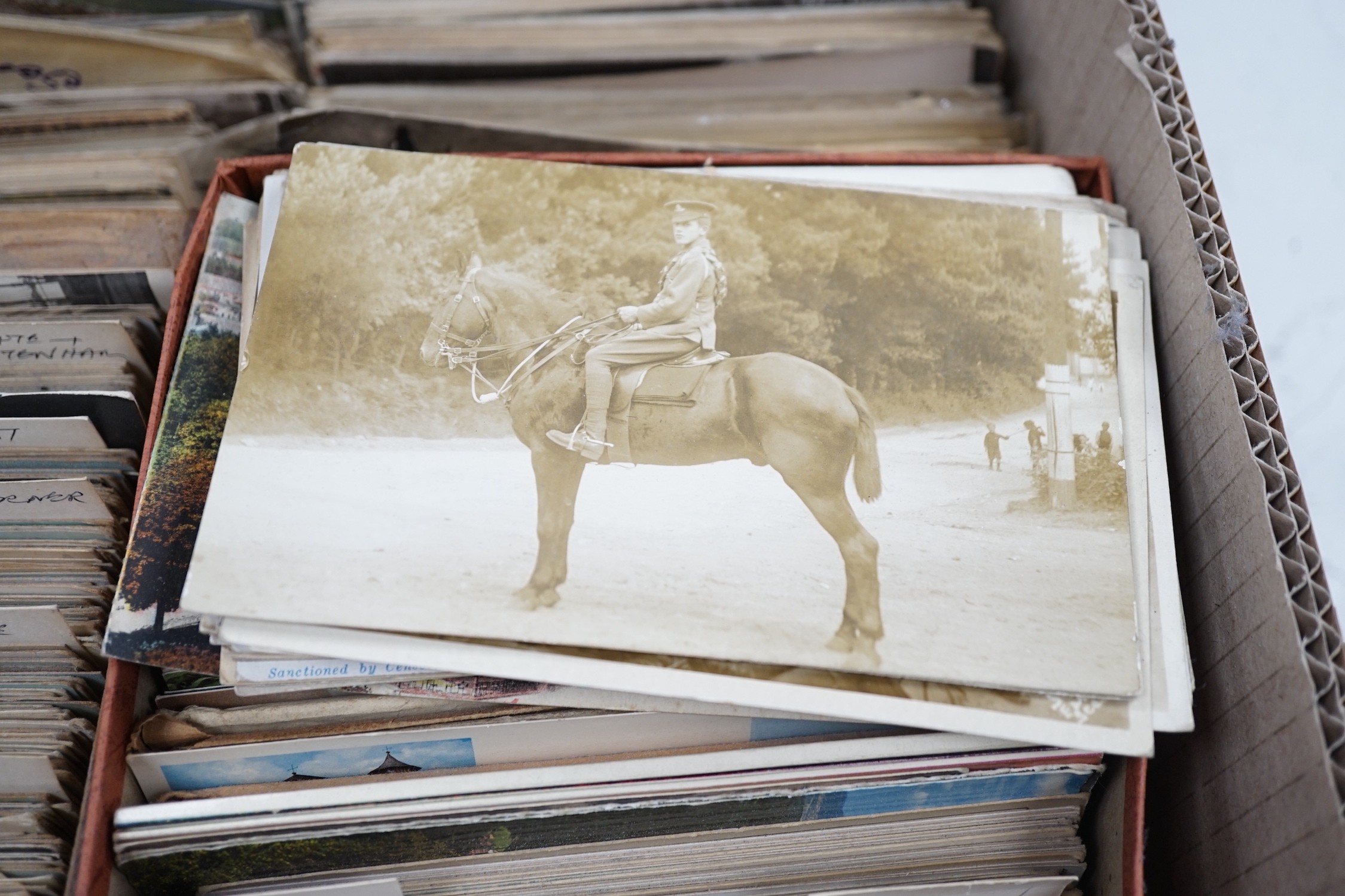 A quantity of military, topographical and other postcards (over 1200)